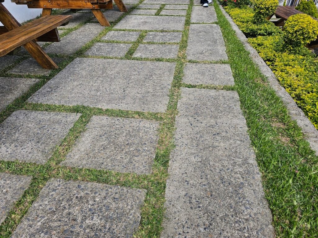 Durable Concrete Pavers used for outdoor flooring