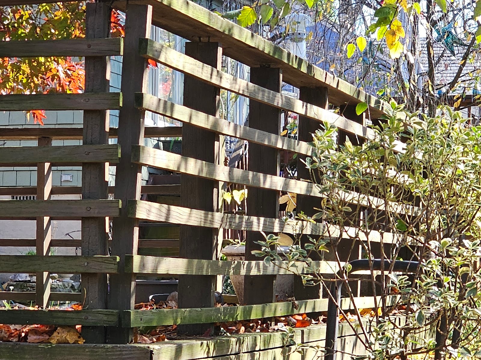 horizontal type of guard elements