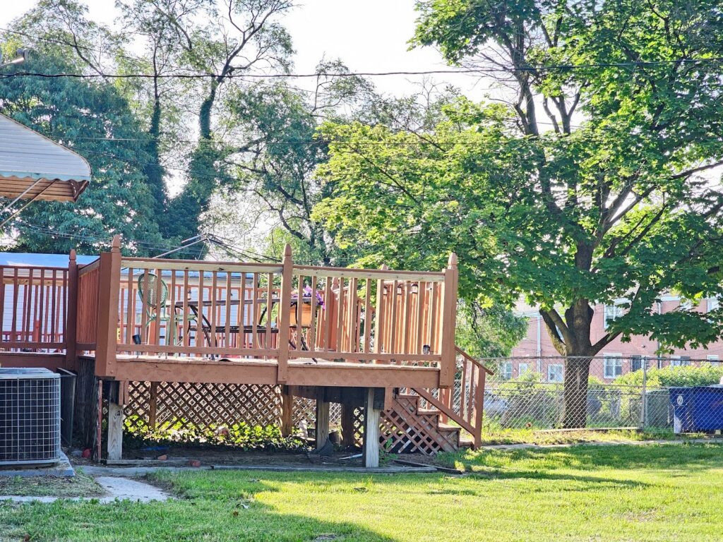 the deck look relatively simple and common or typical