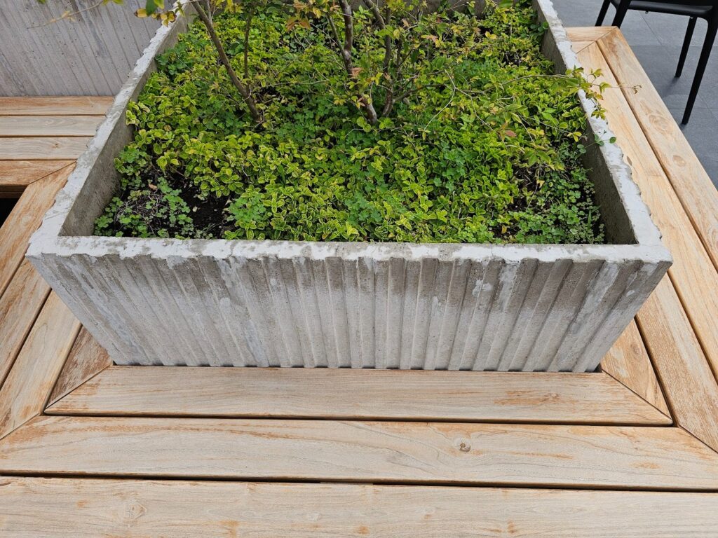 Bench Seating Around a Patio Planter Box - Part II 1 Built-in bench seating surrounding a square patio planter box
